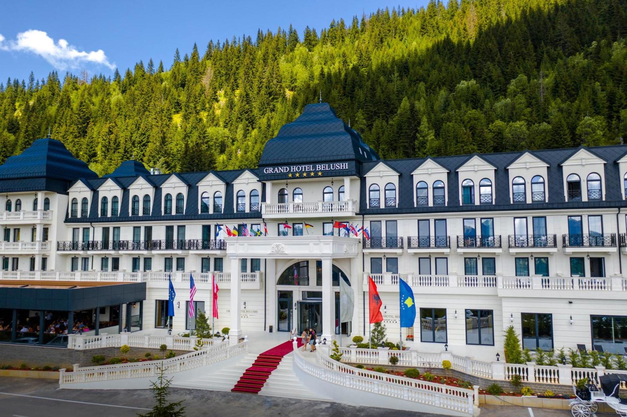 Grand Hotel Belushi Boge Exteriör bild