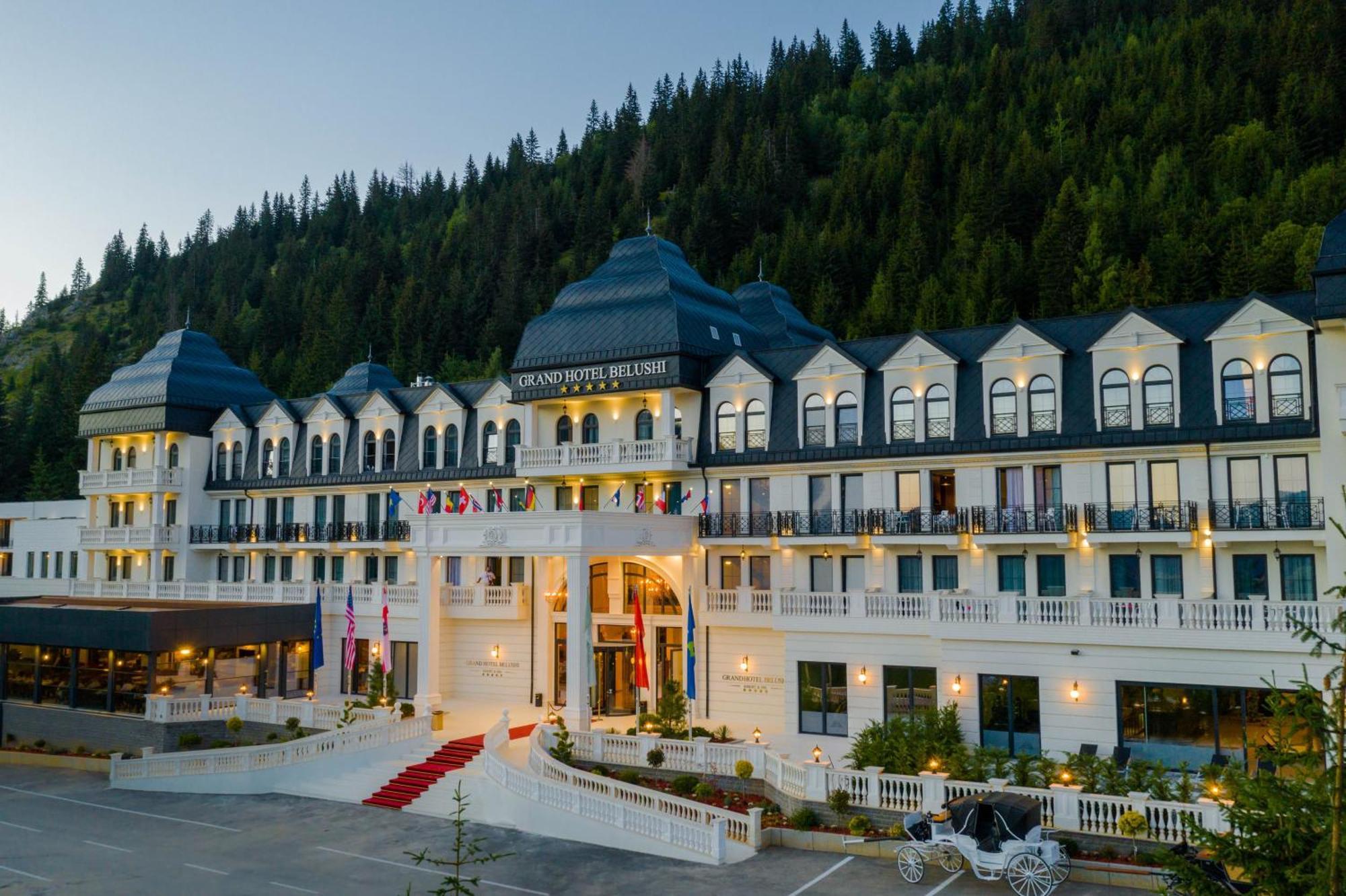 Grand Hotel Belushi Boge Exteriör bild