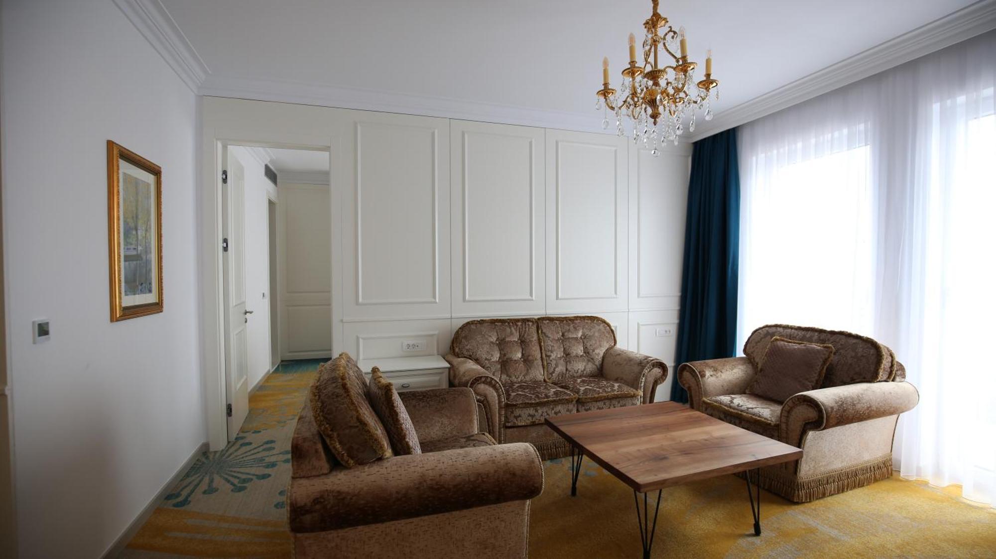 Grand Hotel Belushi Boge Exteriör bild