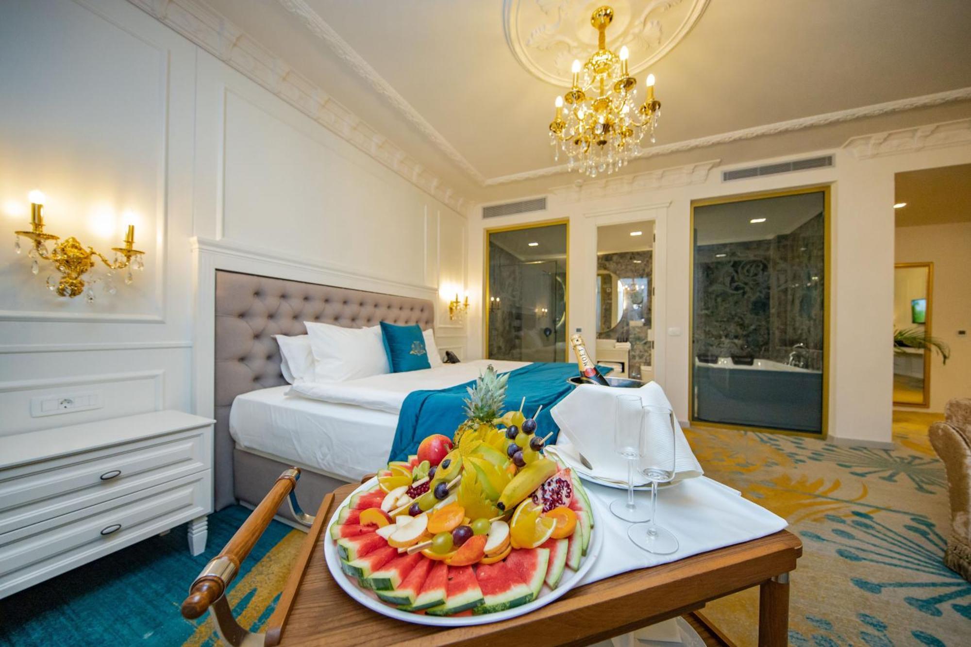 Grand Hotel Belushi Boge Exteriör bild
