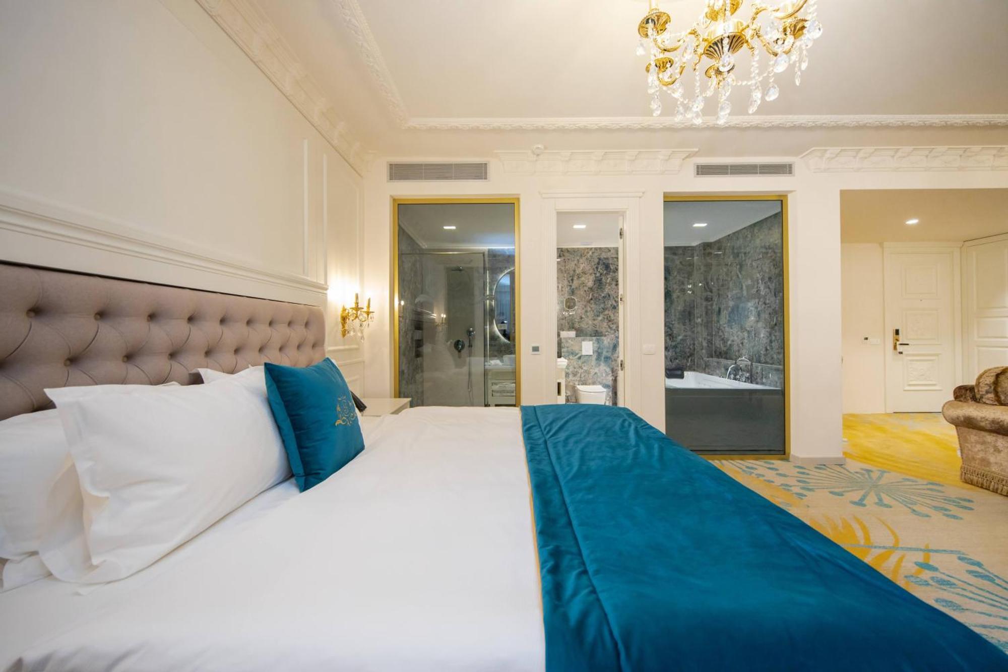 Grand Hotel Belushi Boge Exteriör bild