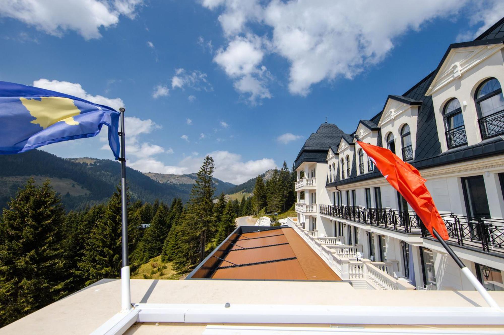 Grand Hotel Belushi Boge Exteriör bild